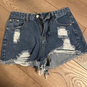 Ripped Short Jeans